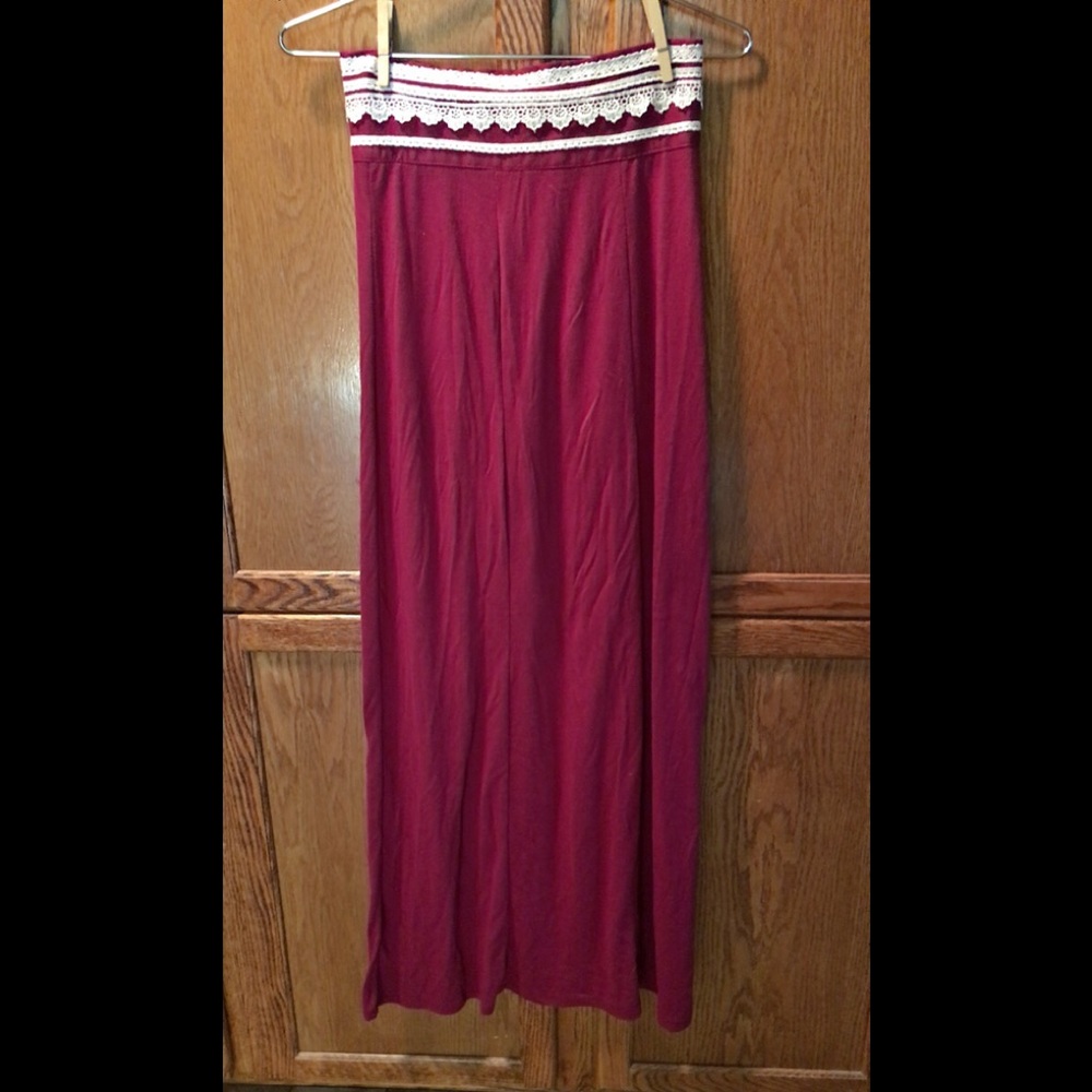 3/$15 Maxi skirt size M